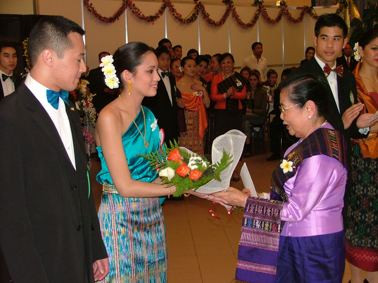 soirée pimay lao 2007associa.femmes lao en france 288.jpg